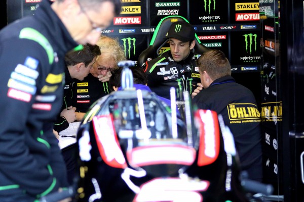 Zarco se lleva el mano a mano con Márquez

