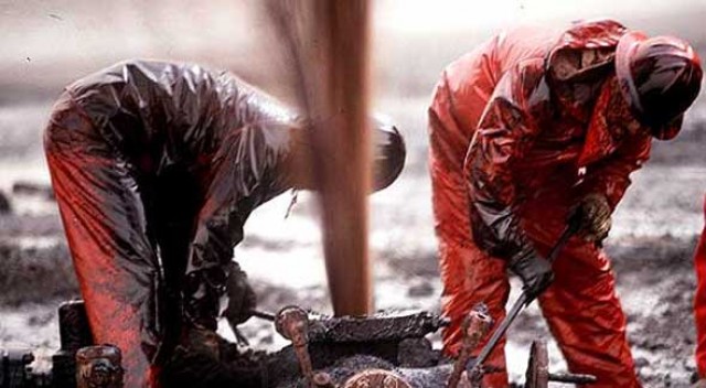 Miles de despidos en las grandes petroleras por el desplome del precio del crudo