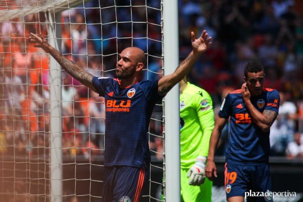 Zaza y Guedes marcan con su futuro por decidir