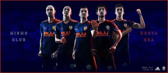 El Valencia estrena la segunda equipación de la próxima temporada contra el Deportivo