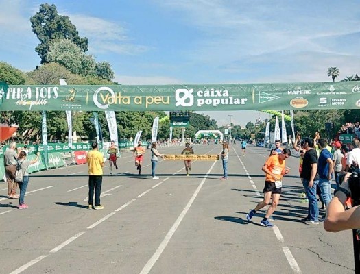 Víctor Puyuelo y Davinia Albinyana se imponen en la Volta a Peu