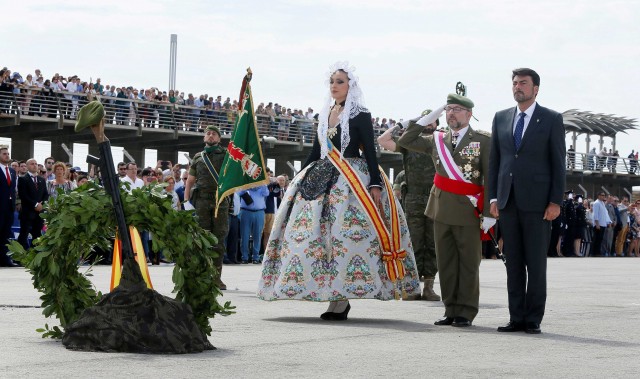 La Bellesa del Foc, el exministro Margallo y 600 civiles juran bandera en un acto del MOE