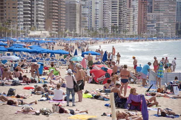 La Comunitat encabeza el crecimiento de afiliados en turismo en la Seguridad Social con un 3,7%