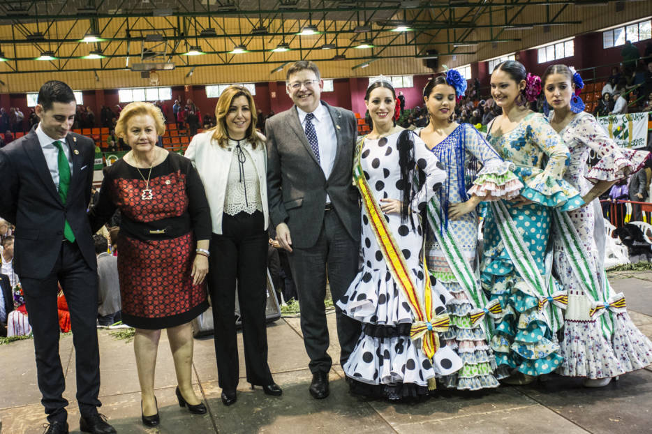 Bielsa, Días y Puig posan junto a Torres y miembros de la FECA. EVA MÁÑEZ - 