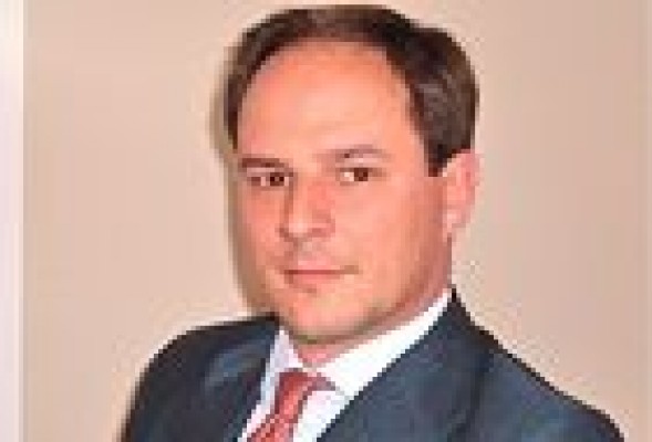 Políticos y empresarios se esfuerzan en implicarse en nuestra plaza financiera