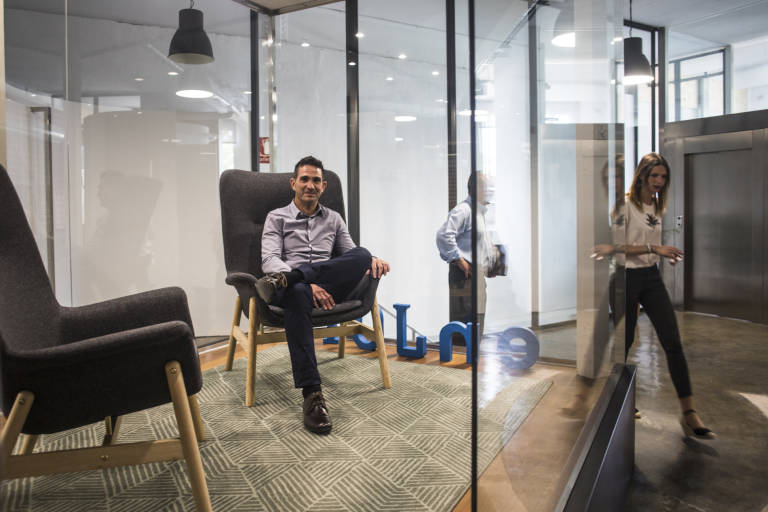 Telefónica suspende 