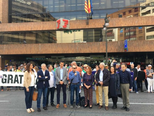 Asociaciones vecinales, alcaldes y concejales claman en València por la gratuidad de la AP7