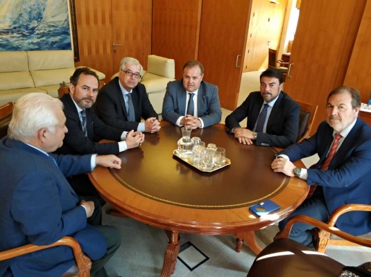 El PP busca a la oposición para reducir 10 millones de deuda y negocia 'suavizar' el plan de ajuste  