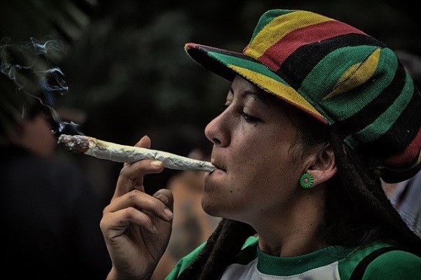 Identifican el mecanismo molecular que relaciona el consumo de cannabis y el desarrollo de esquizofrenia