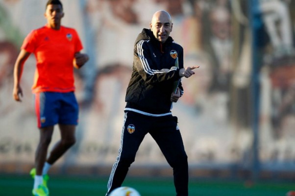El Valencia respira tras la llegada de Pako Ayestarán