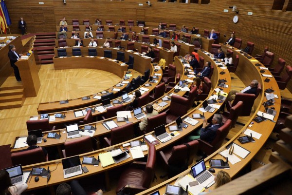 Leyes que nacen muertas: 48 diputados se ausentan del debate para bajar el listón electoral