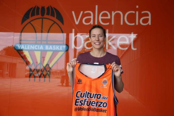 Anna Gómez supera la revisión médica