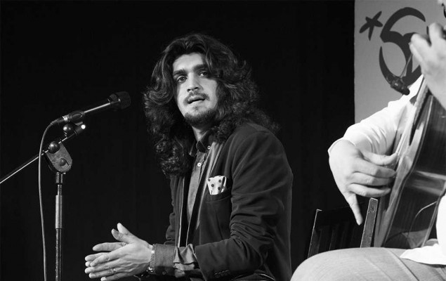 Israel Fernández recupera en 'Universo Pastora' el legado de la cantaora sevillana