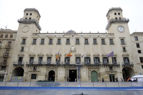 Alicante estudia recurrir la sentencia sobre el cobro de impuestos y acelera su tribunal económico