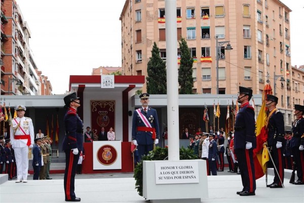 El Rey brinda en el Día de las Fuerzas Armadas por España, 