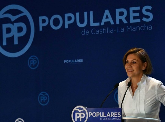 Cospedal dice que si Sánchez se apoya en los separatistas será 
