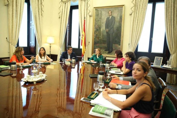 Pasos en el Congreso para la moción de censura de Pedro Sánchez
