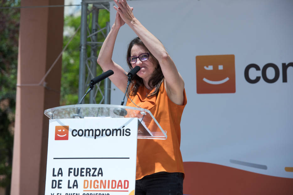La vicepresidenta del Consell y consellera de Bienestar, Mónica Oltra, en un momento de su intervención. Foto: RAFA MOLINA - 