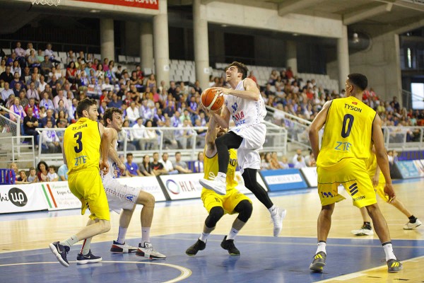 El HLA Alicante supera con claridad al Real Canoe y empata la eliminatoria