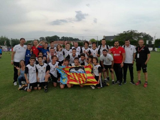 El Infantil de la Academia VCF, campeón del International U 13 Cup de Bassevelde (Bélgica)
