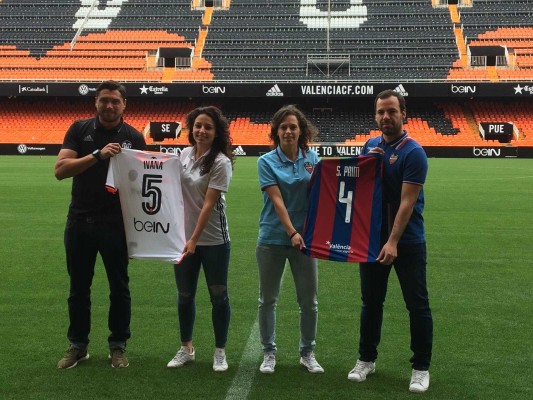Las mejores imágenes de la presentación del derbi femenino entre Valencia CF y Levante UD
