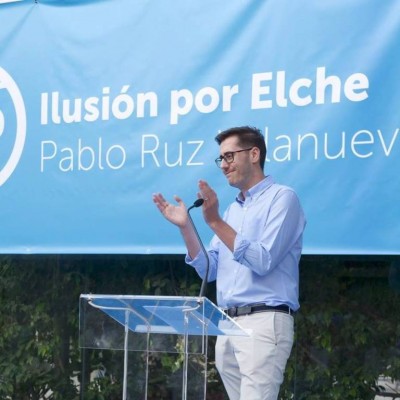 El presidente de NNGG en Elche Sergio Rodríguez toma posesión como nuevo concejal del PP