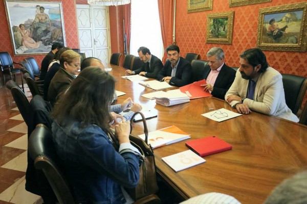 El PP congela la subida del agua tras los reparos del interventor sobre gastos pendientes
