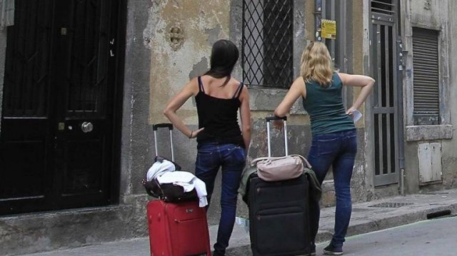 El 'big data' de Hosbec alerta: la oferta de pisos de AirBnB dobla a la de hoteles en Alicante