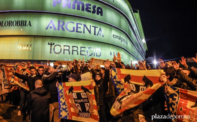 La afición recibe al Valencia CF en Villarreal (Fotos: Carla Cortés)