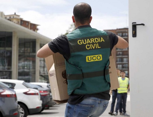 
La UCO recaba información en el Ayuntamiento de Navajas por presuntas irregularidades contables