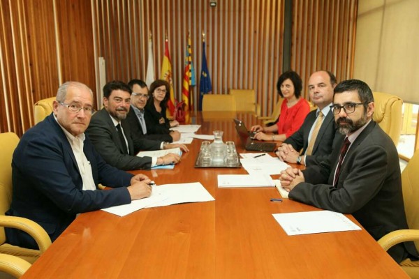 El PP toma el pulso a las cámaras de 'Alicante se mueve' y negocia su licitación con Red.es