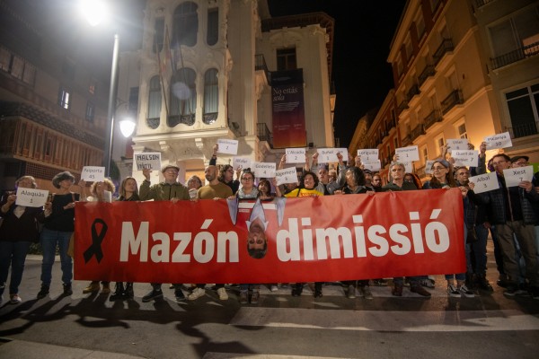 Concentración por la Dana en Alicante (fotos RAFA MOLINA)