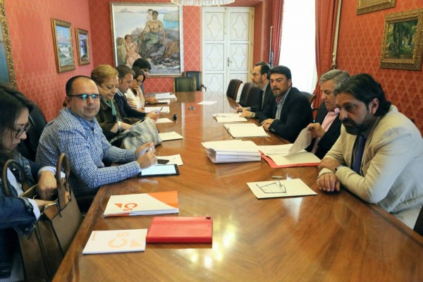El PP promete incorporar peticiones de Guanyar y Compromís para ajustar el presupuesto