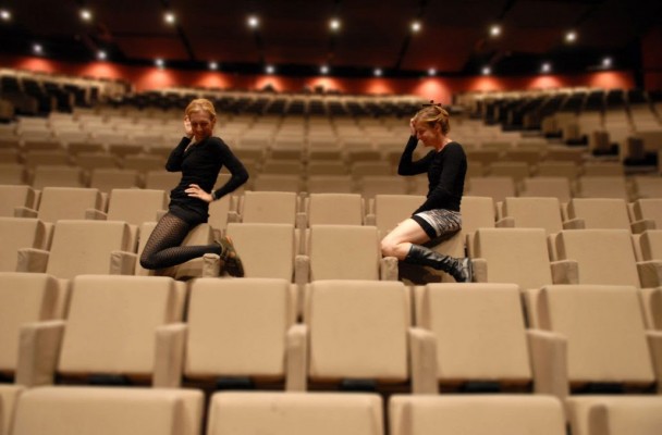 Las coreógrafas La Ribot y Mathilde Monnier reflexionan en clave burlesca sobre femenismo