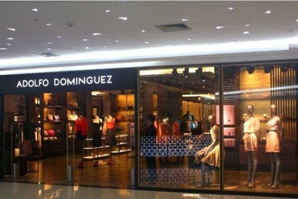Adolfo Domínguez sigue por el buen camino: las ventas online crecen un 22,3% en el último año