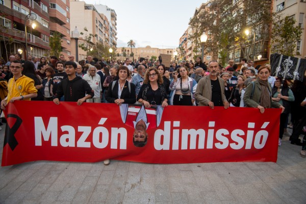 Protesta contra la gestión de la Dana de Valencia en Alicante (Fotos: Rafa Molina)