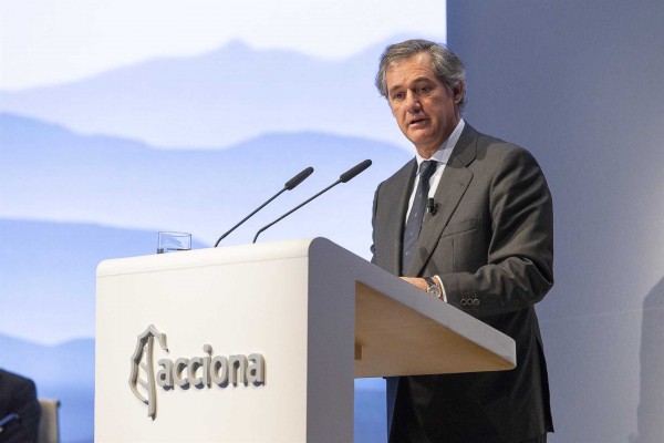 Entrecanales (Acciona) lo tiene claro: invertir en renovables en España no es rentable