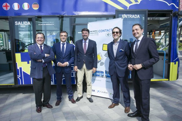 Alicante introduce el sistema de pago por contacto en las líneas de autobús de uso turístico 