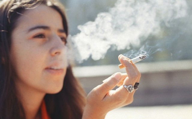 Las mujeres representan el 64% de las personas fumadoras en España, según datos de DKV