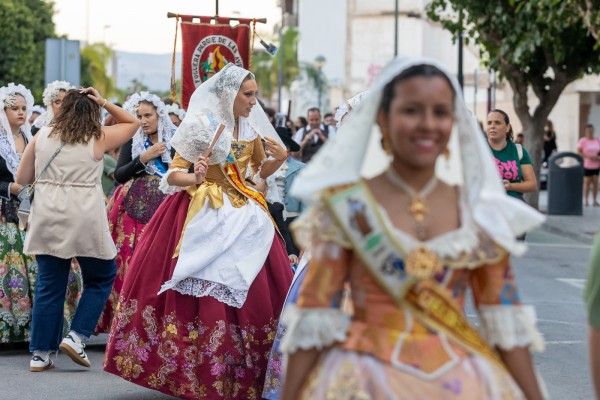 Ofrenda de flores al Cristo de Sant Joan (fotos PEPE OLIVARES)