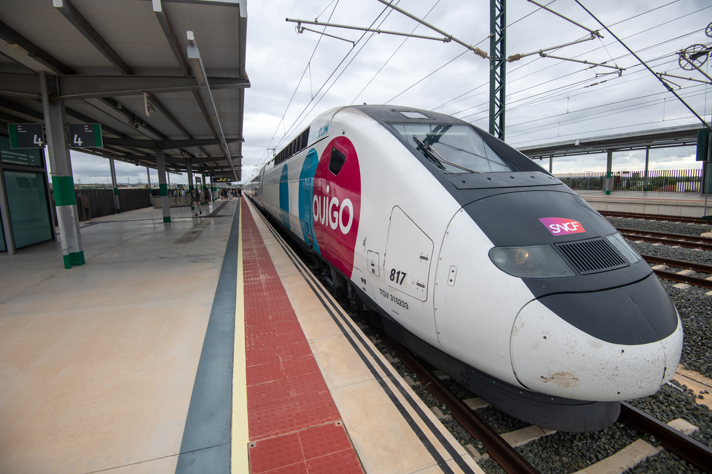 Un Ouigo en la estación de Alta Velocidad - - FOTO: RAFA MOLINA