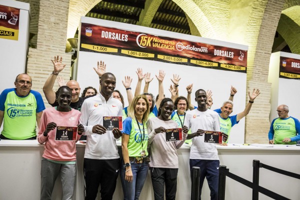 La feria del corredor recibe a los atletas de élite en la jornada previa a la 15K Nocturna Valencia Banco Mediolanum
