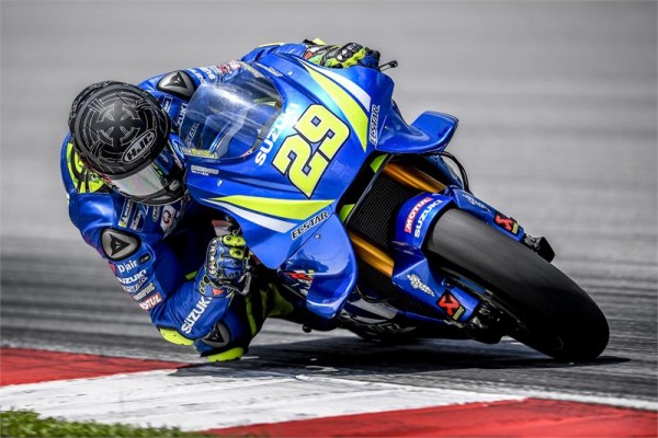 Iannone lidera una jornada plagada de incidentes y con Pirro en el hospital