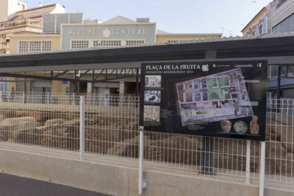 La empresa del Mercado de Elche resta importancia al refugio y a la afección al Misteri como Patrimonio