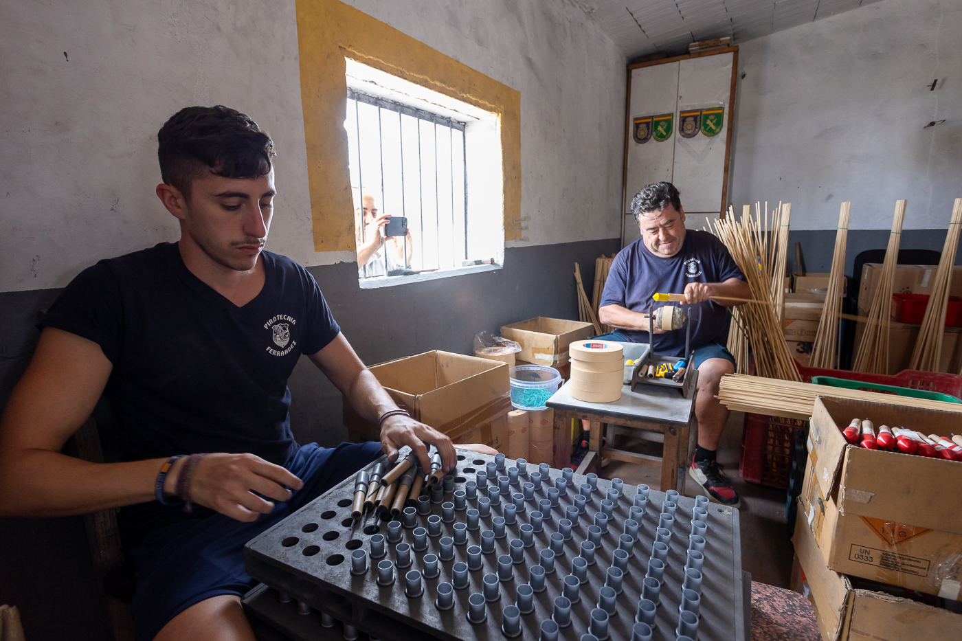 Dentro de la Pirotecnia Ferrández y la Nit de l'Albà (Fotos: Pepe Olivares)
