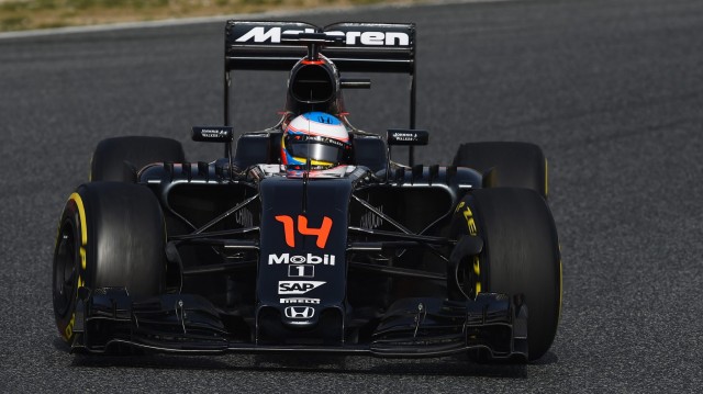 Vettel sigue marcando el ritmo en Montmeló; Alonso, noveno