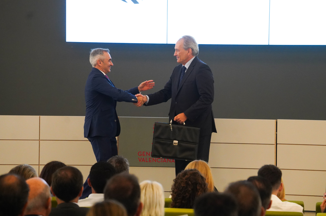 Traspaso de carteras de los nuevos consellers del Gobierno de Mazón (Fotos: Kike Taberner y Eduardo Manzana)