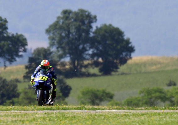 Rossi vuelve a lo más alto dos años después

