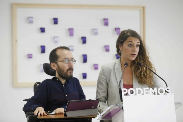 Podemos pone ya deberes a Sánchez: revalorizar las pensiones y permisos iguales de maternidad y paternidad