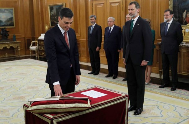El PSPV de Valencia promueve en sus consistorios bautismos y funerales civiles 